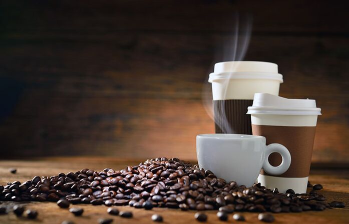 Il caffè come prodotto proibito durante l'assunzione di vitamina per la potenza